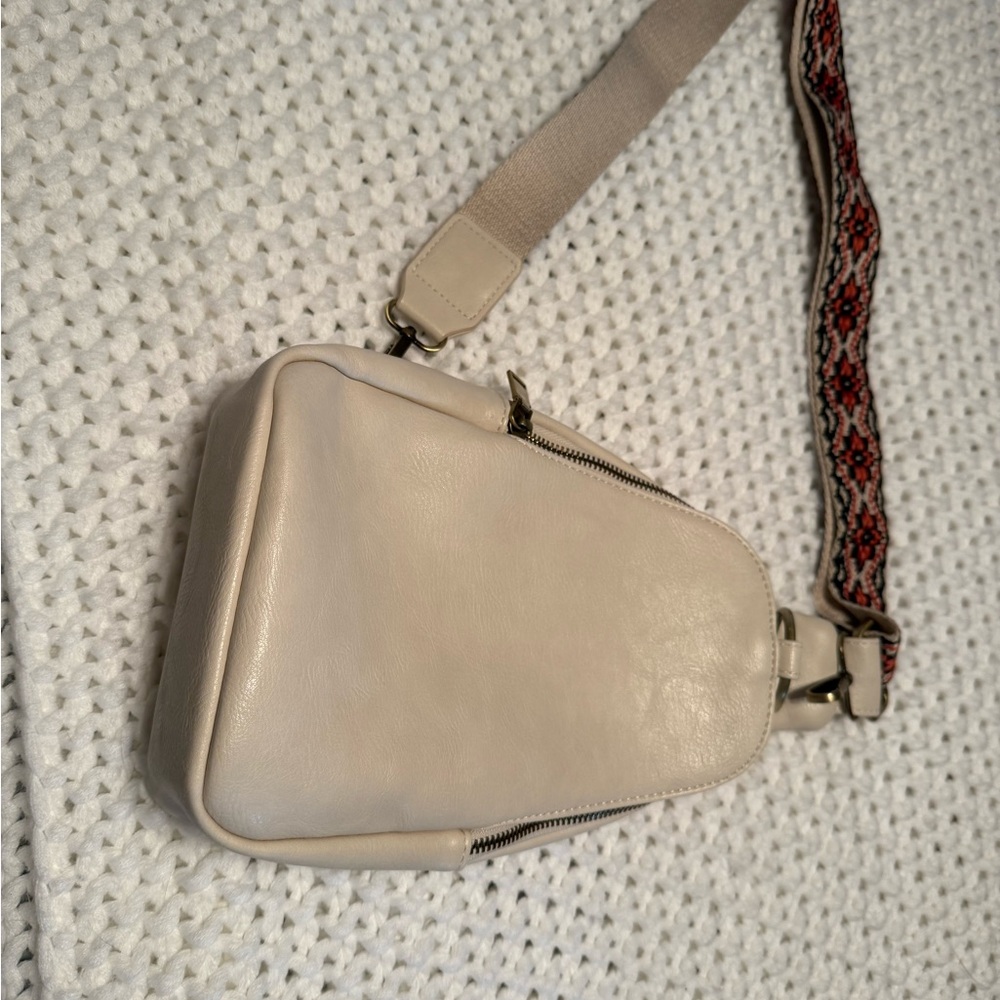 Mods luxe Stylish Cream Crossbody Bag